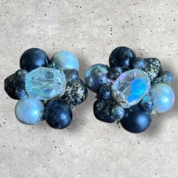 Seven 7 pairs vintage clip on estate earrings in blacks and grays marked Japan - Picture 7 of 15